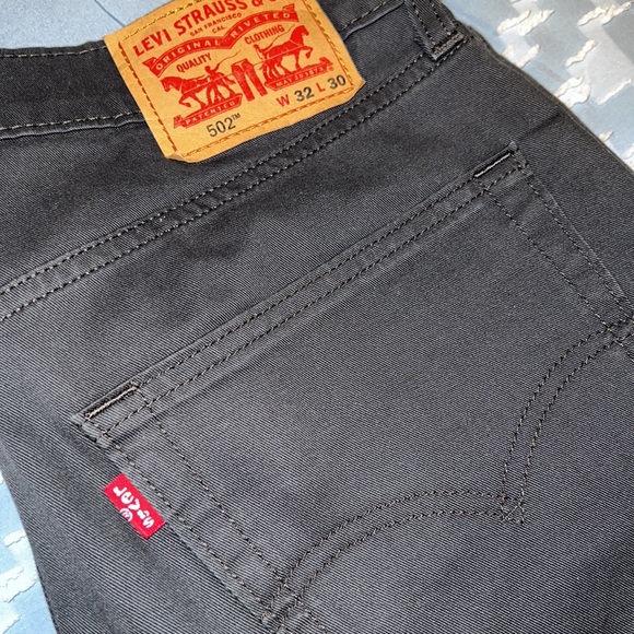 Men’s Levis 502s. A dark grey color.  New never worn - Picture 5 of 6